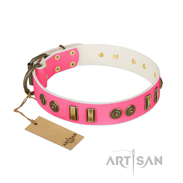 Easy wearing leather collar for your canine