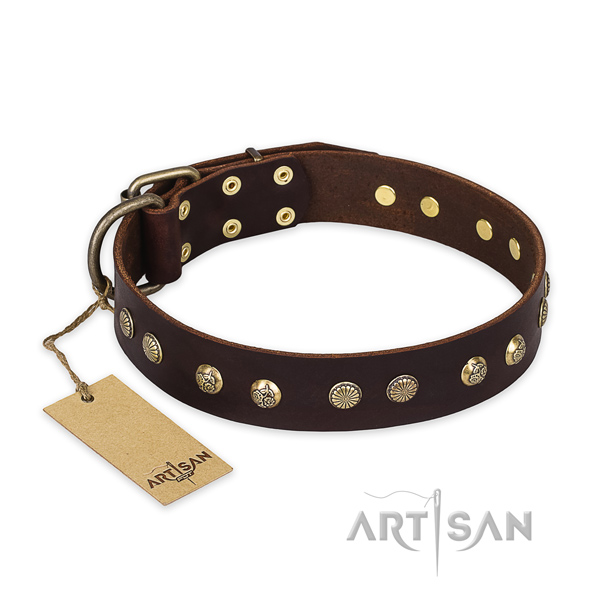 Fashionable natural genuine leather dog collar with corrosion resistant traditional buckle
