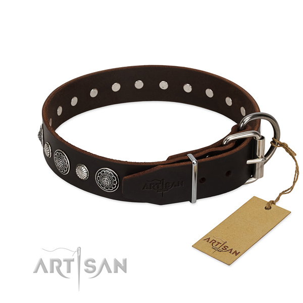 Best quality genuine leather dog collar with rust resistant traditional buckle