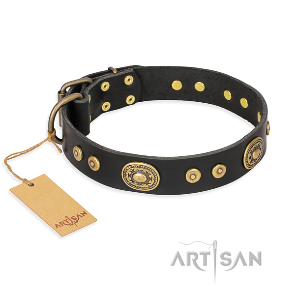 Natural genuine leather dog collar made of soft material with corrosion proof traditional buckle