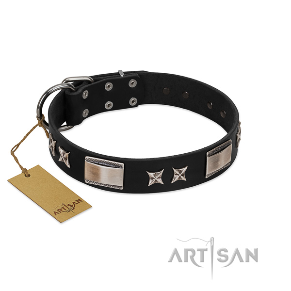 Easy wearing dog collar of full grain leather